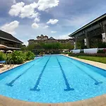 Staycation Nook Between Ayala And Sm Malls