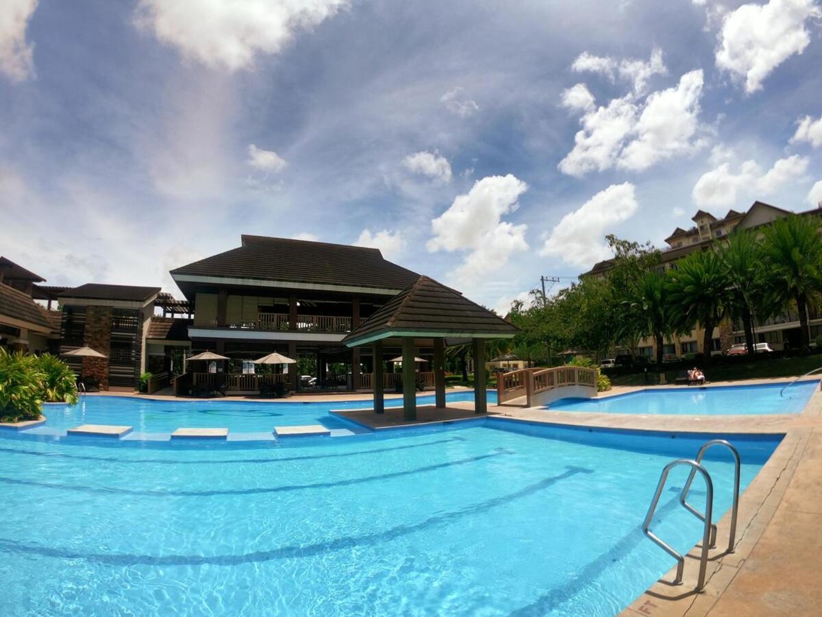 Staycation Nook Between Ayala And Sm Malls Apartment