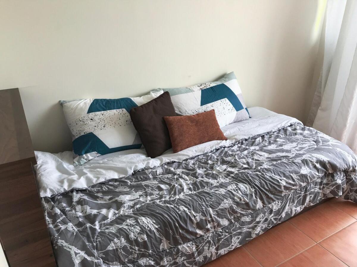 Staycation Nook Between Ayala And Sm Malls Apartment *